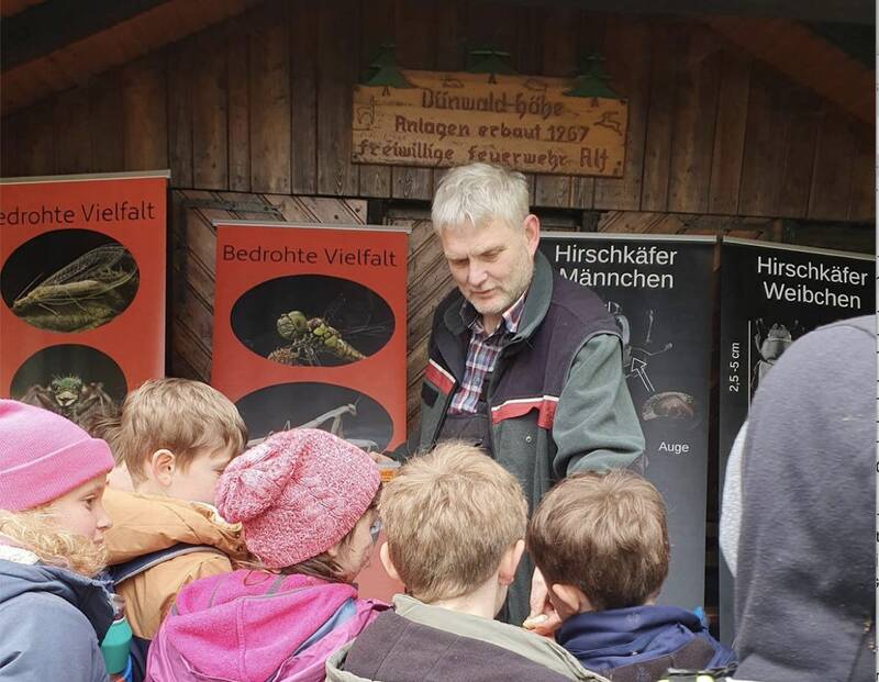 grundschule-alf-st-aldegund-zu-besuch-im-bioklimawald-s120377